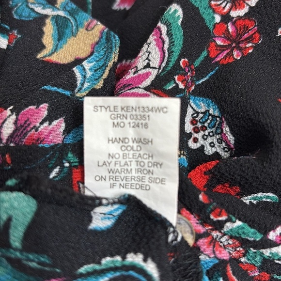 Fig and Flowers Floral Popover Tunic Blouse - Picture 9 of 9